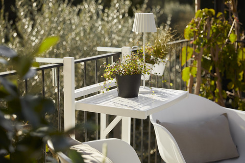 Aranżacja balkonu w nowoczesnym, minimalistycznym stylu